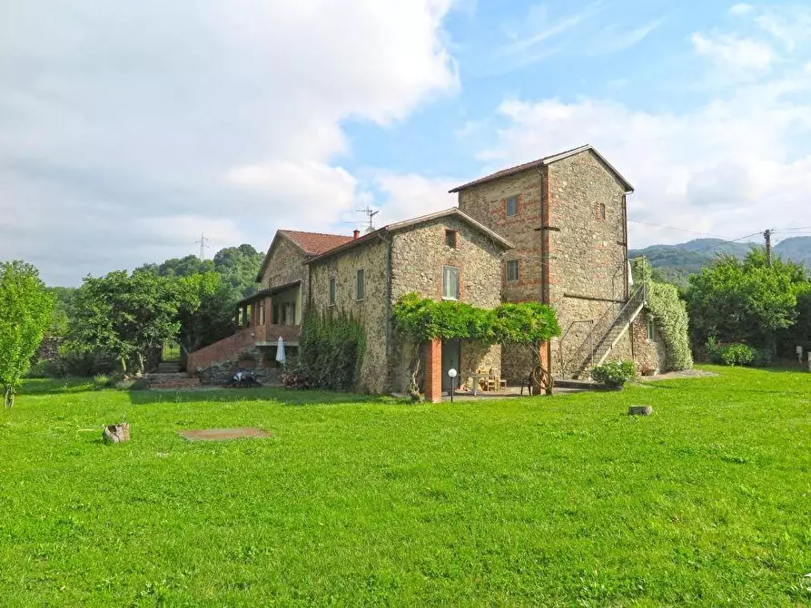 Immagine 5 di Casa colonica in vendita  a Filattiera