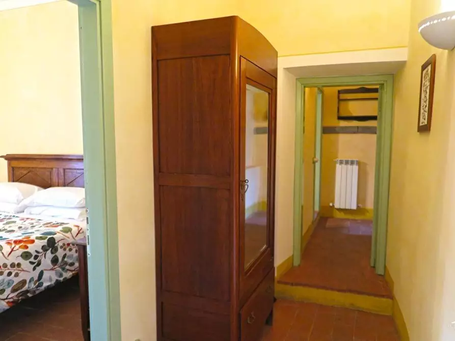 Immagine 17 di Casa colonica in vendita  a Filattiera