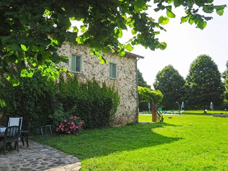 Immagine 35 di Casa colonica in vendita  a Filattiera