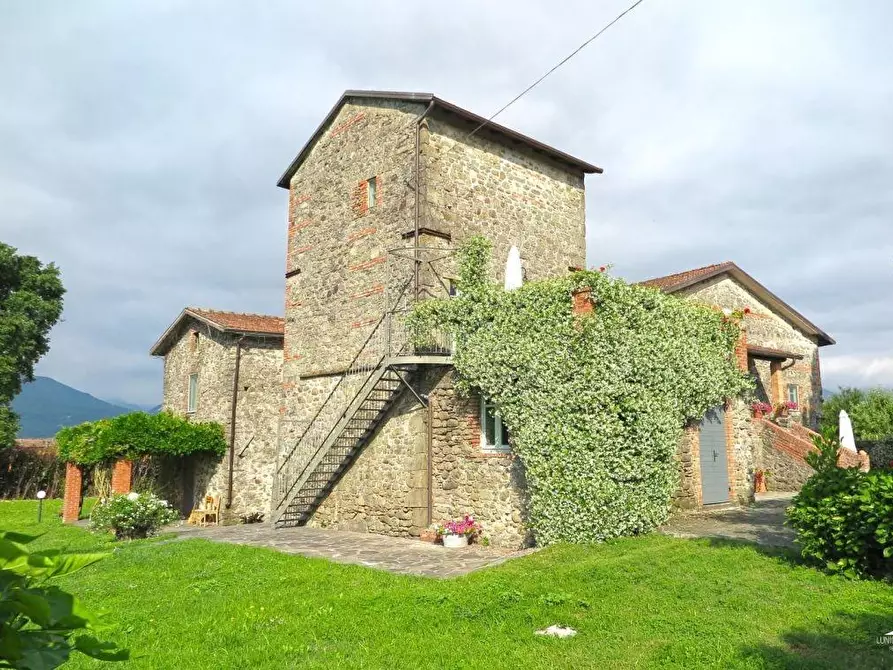 Immagine 4 di Casa colonica in vendita  a Filattiera