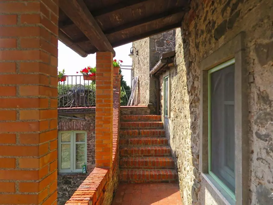 Immagine 23 di Casa colonica in vendita  a Filattiera