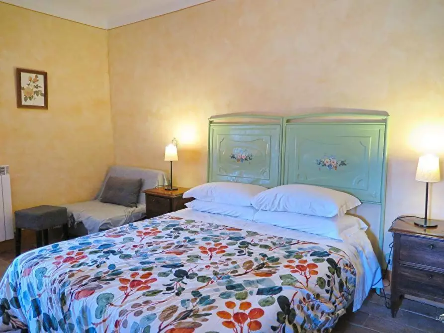 Immagine 32 di Casa colonica in vendita  a Filattiera