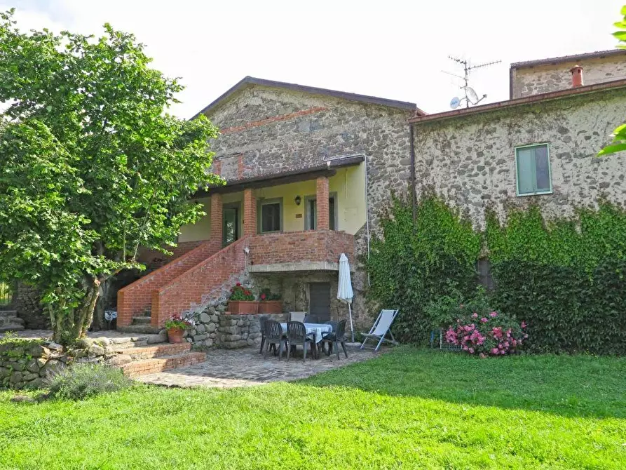 Immagine 34 di Casa colonica in vendita  a Filattiera