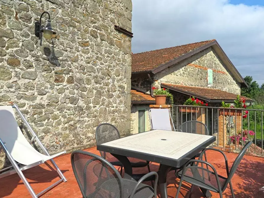 Immagine 25 di Casa colonica in vendita  a Filattiera