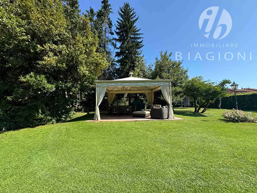 Immagine 4 di Villa in vendita  a Pietrasanta