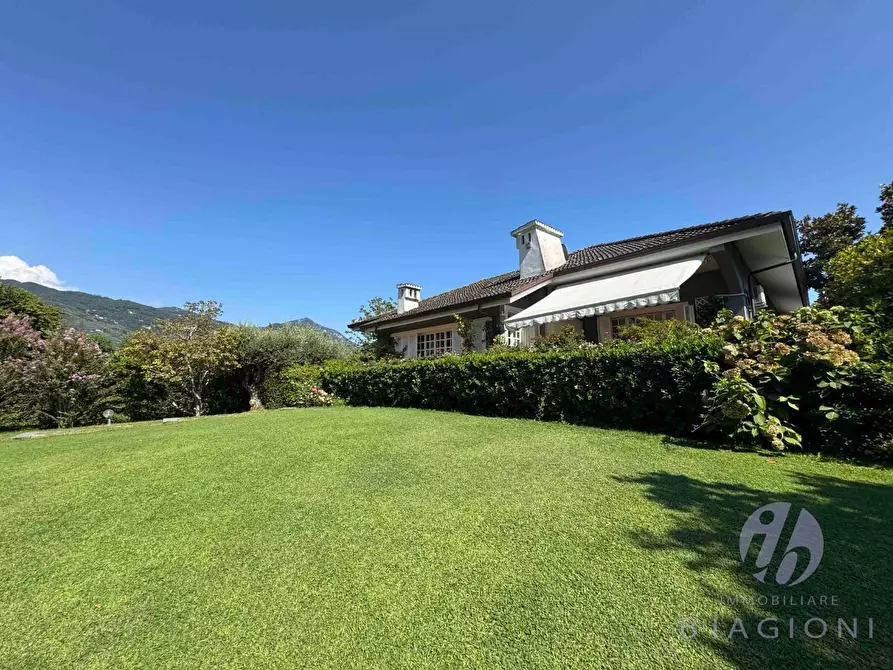 Immagine 1 di Villa in vendita  a Pietrasanta