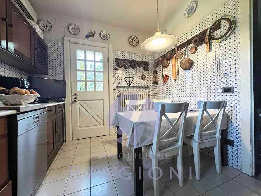 Immagine 9 di Villa in vendita  a Pietrasanta