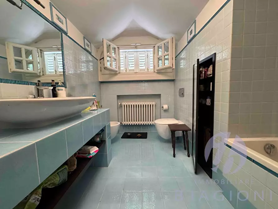 Immagine 28 di Villa in vendita  a Pietrasanta