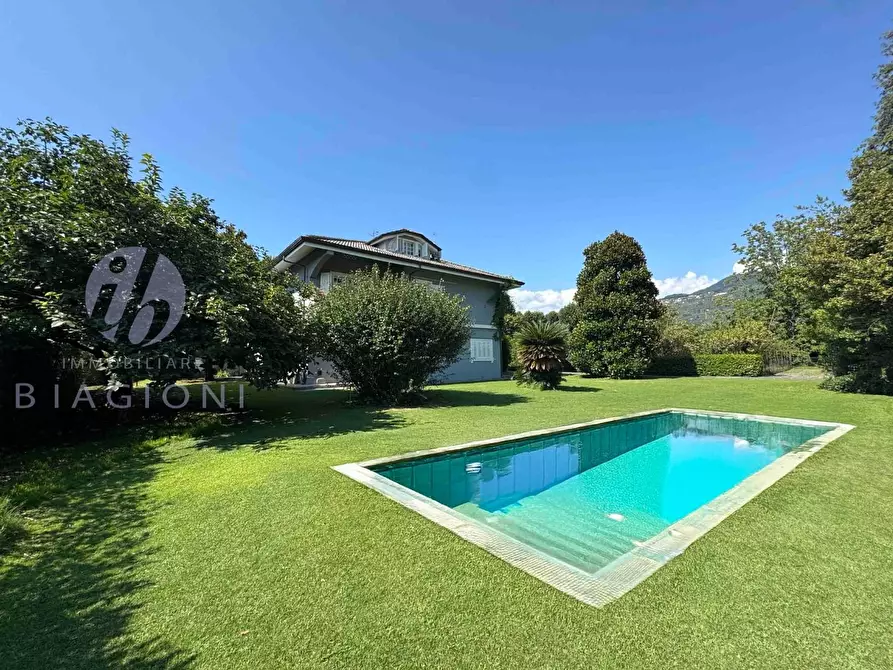Immagine 5 di Villa in vendita  a Pietrasanta