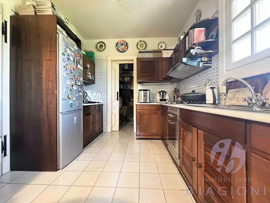 Immagine 10 di Villa in vendita  a Pietrasanta