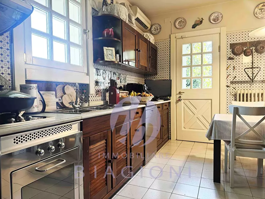 Immagine 8 di Villa in vendita  a Pietrasanta