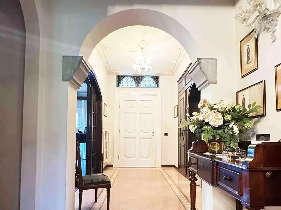 Immagine 12 di Villa in vendita  a Pietrasanta