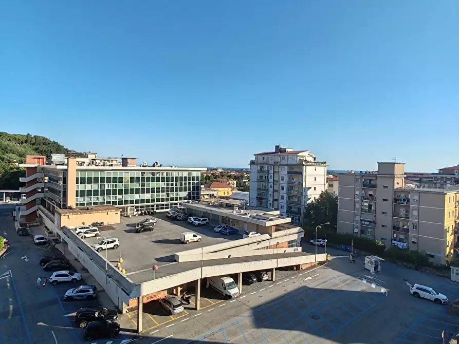 Immagine 12 di Appartamento in vendita  a Massa