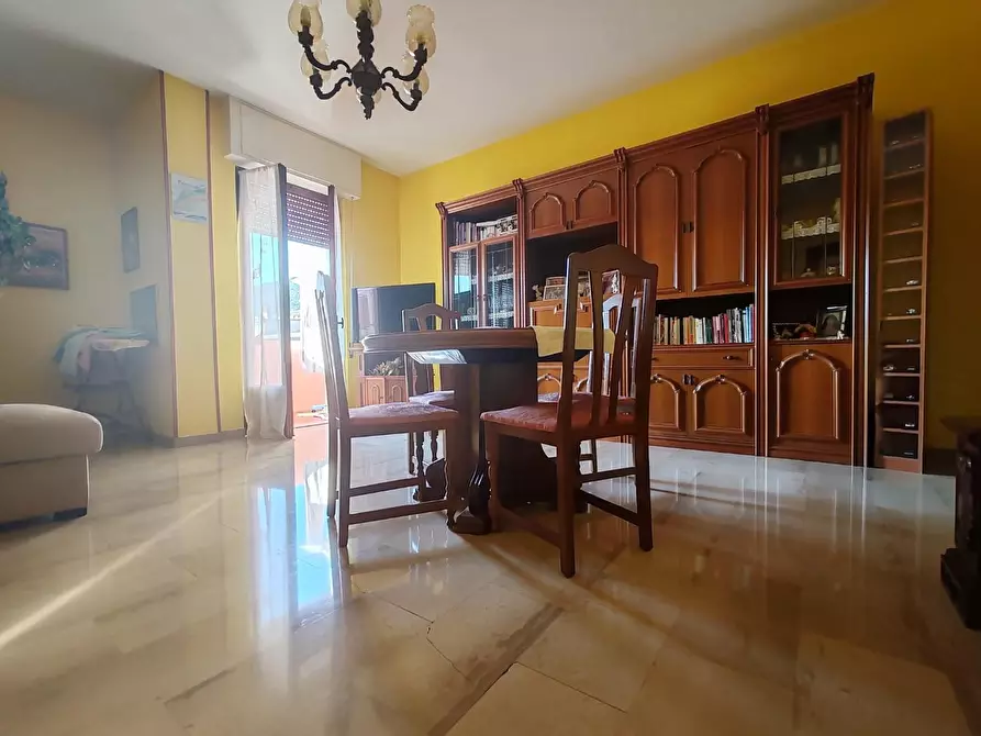 Immagine 3 di Appartamento in vendita  a Massa