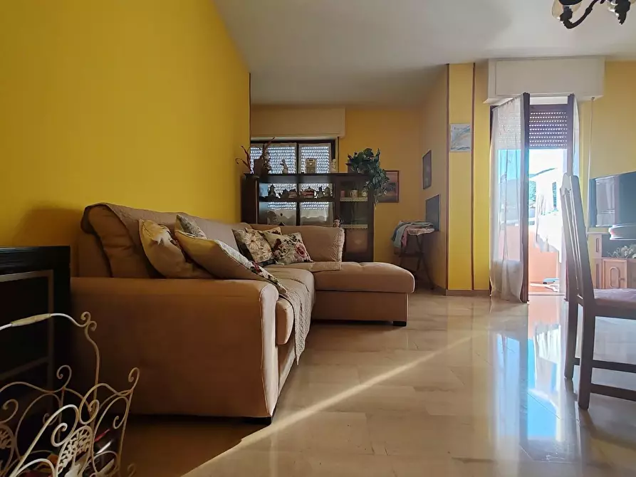 Immagine 2 di Appartamento in vendita  a Massa