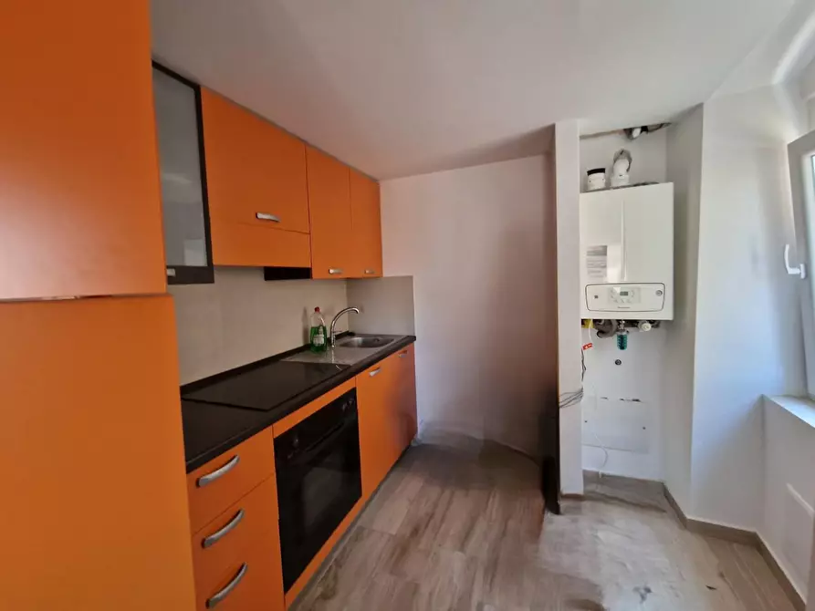 Immagine 3 di Appartamento in vendita  a Carrara