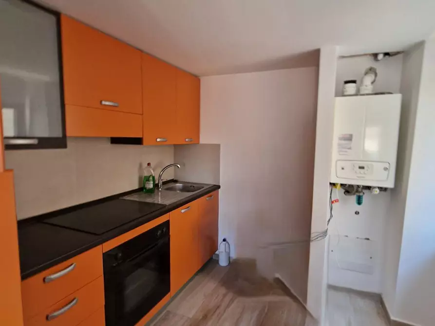 Immagine 2 di Appartamento in vendita  a Carrara