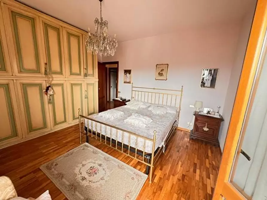 Immagine 17 di Appartamento in vendita  a Colle Di Val D'elsa