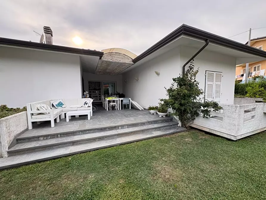 Immagine 32 di Villa in vendita  a Massa