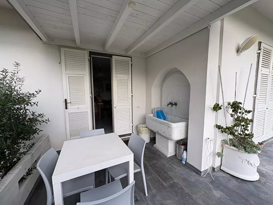 Immagine 14 di Villa in vendita  a Massa