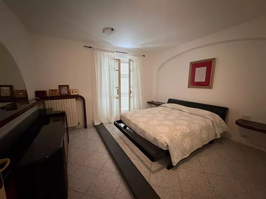 Immagine 16 di Villa in vendita  a Massa