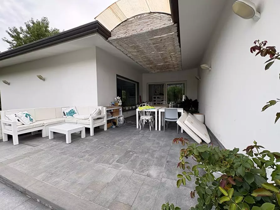Immagine 29 di Villa in vendita  a Massa
