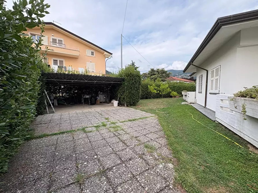 Immagine 31 di Villa in vendita  a Massa
