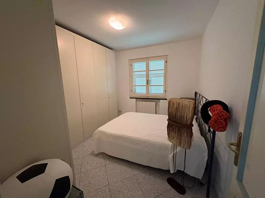 Immagine 18 di Villa in vendita  a Massa