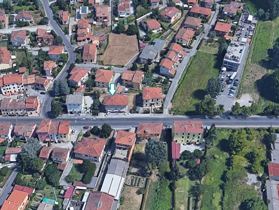 Immagine 2 di Appartamento in vendita  a Lucca