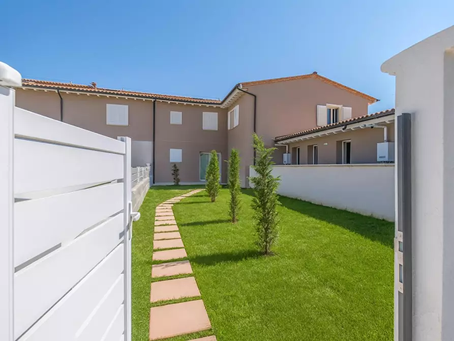 Immagine 2 di Villetta a schiera in vendita  a Cascina