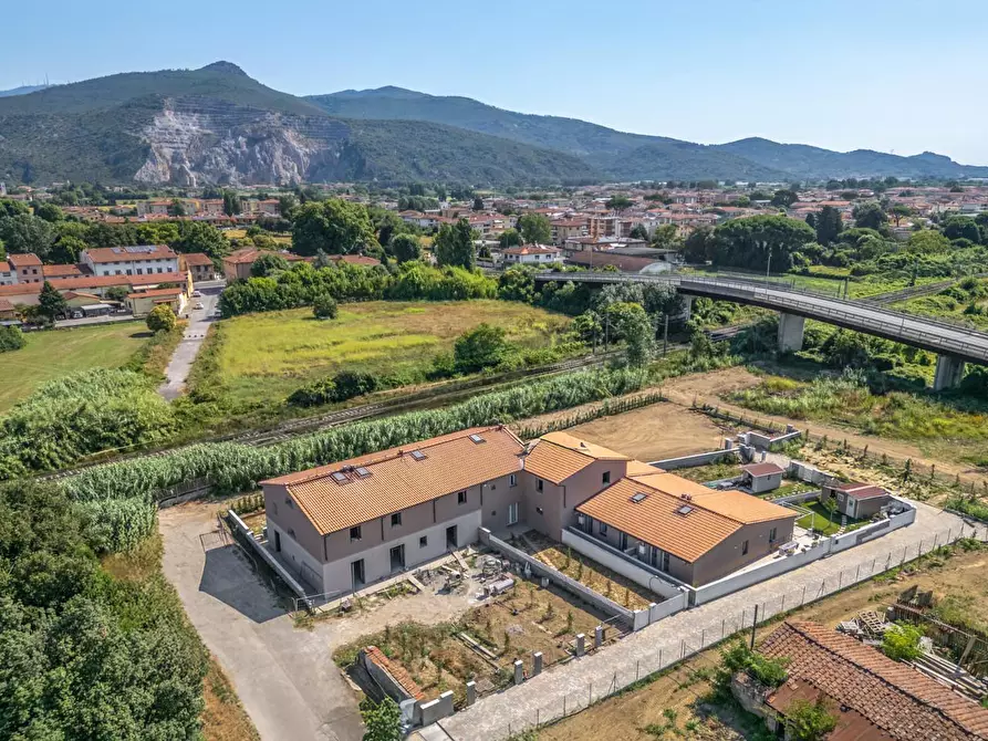 Immagine 32 di Villetta a schiera in vendita  a Cascina