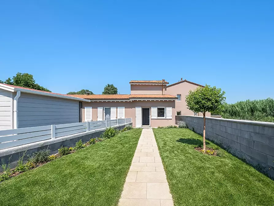 Immagine 13 di Villetta a schiera in vendita  a Cascina