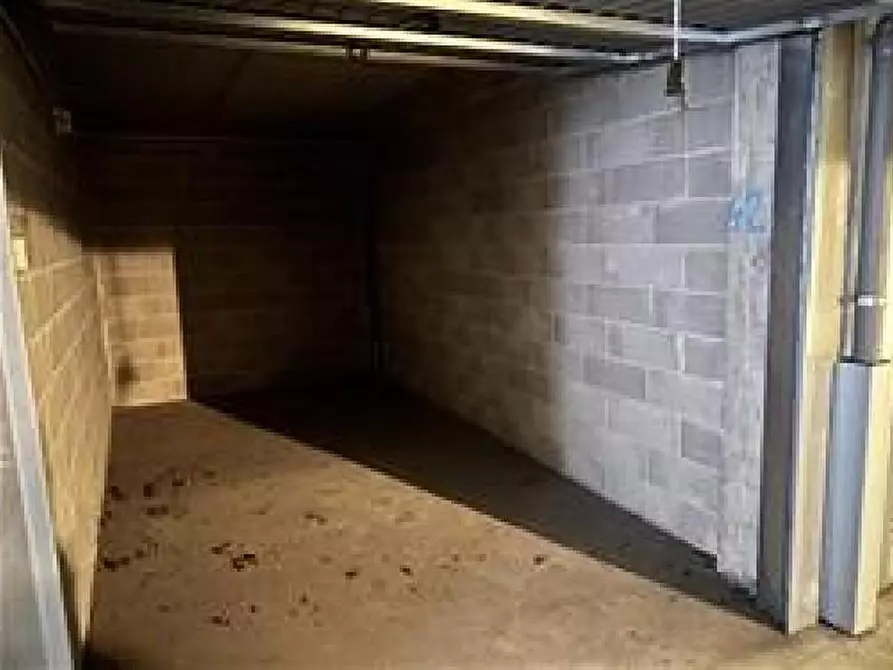 Immagine 2 di Garage in vendita  a Sesto San Giovanni