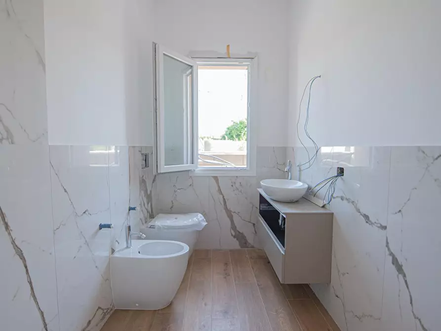 Immagine 36 di Villetta a schiera in vendita  a Cascina