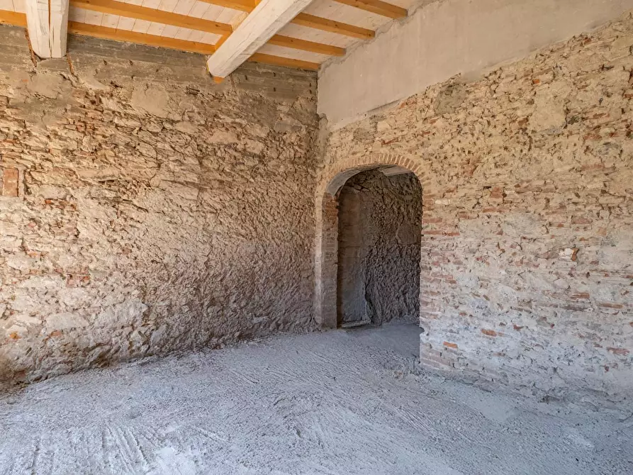 Immagine 27 di Villetta a schiera in vendita  a Cascina