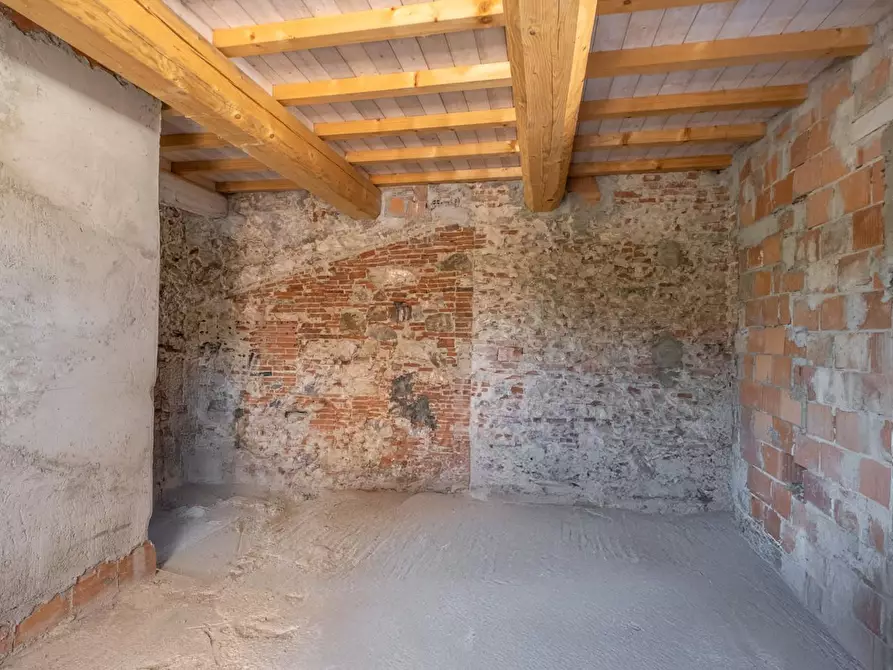 Immagine 26 di Villetta a schiera in vendita  a Cascina