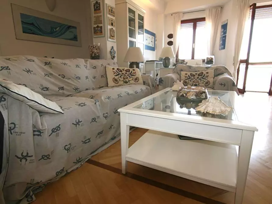 Immagine 10 di Appartamento in vendita  a Carrara
