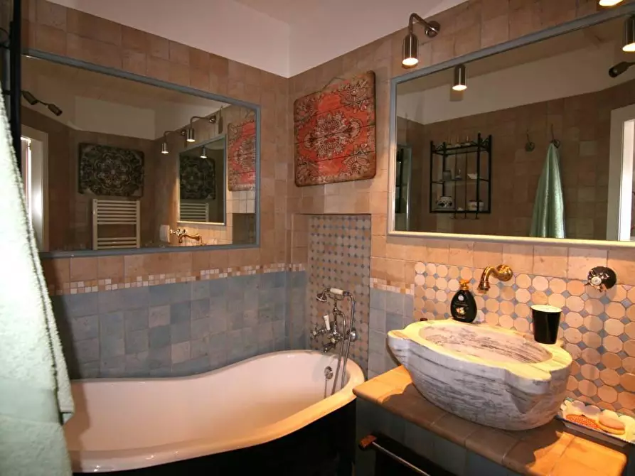 Immagine 21 di Appartamento in vendita  a Carrara