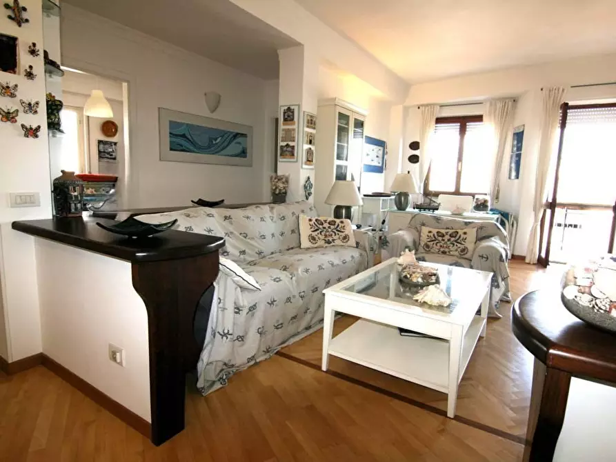 Immagine 1 di Appartamento in vendita  a Carrara