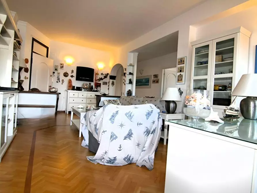 Immagine 4 di Appartamento in vendita  a Carrara