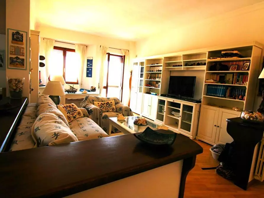 Immagine 2 di Appartamento in vendita  a Carrara