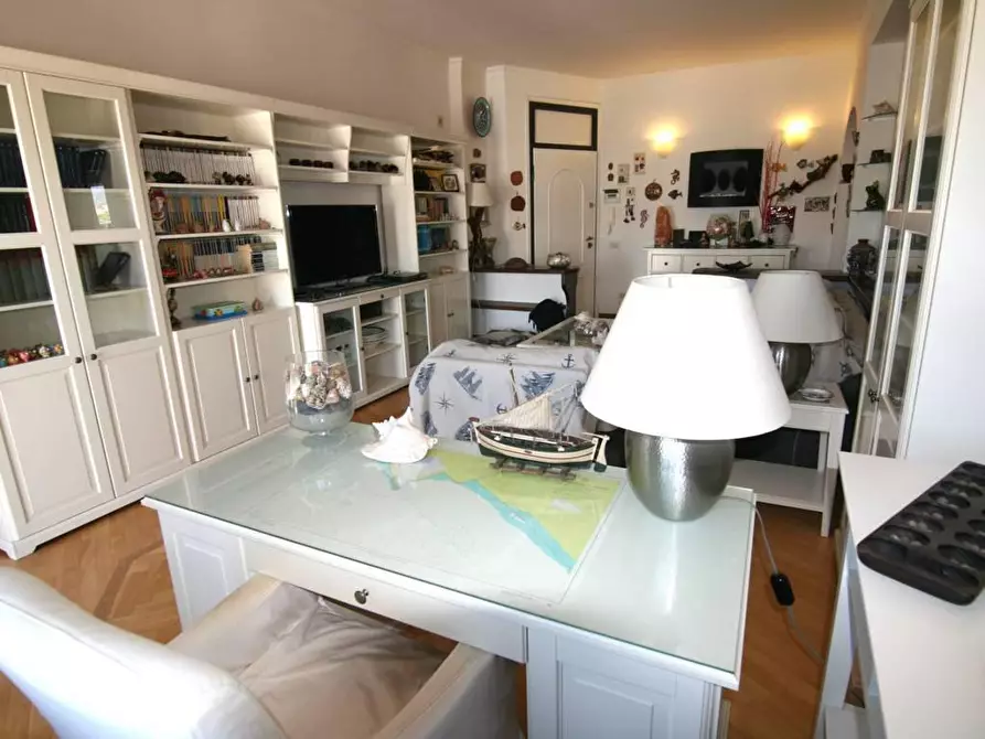 Immagine 11 di Appartamento in vendita  a Carrara