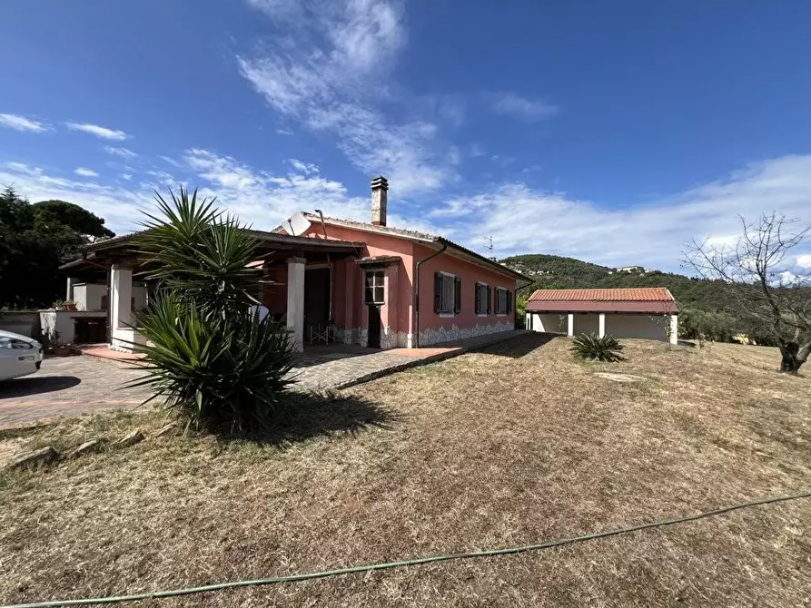 Immagine 2 di Casa indipendente in vendita  a Campiglia Marittima