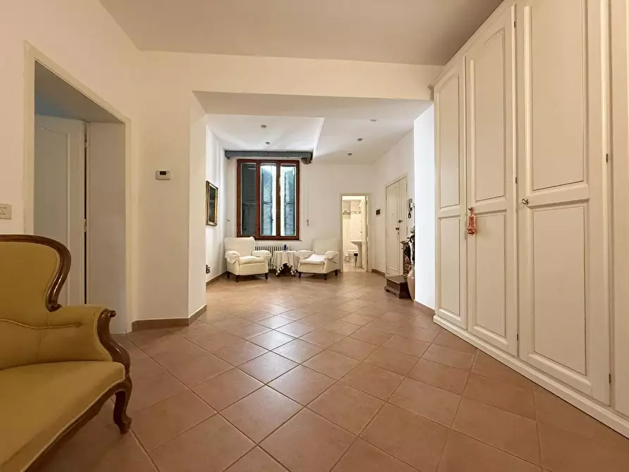 Immagine 4 di Appartamento in vendita  a Siena