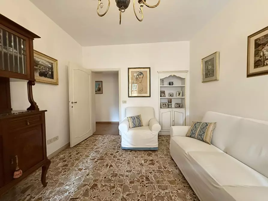 Immagine 9 di Appartamento in vendita  a Siena