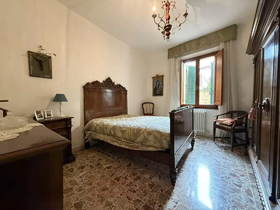 Immagine 11 di Appartamento in vendita  a Siena