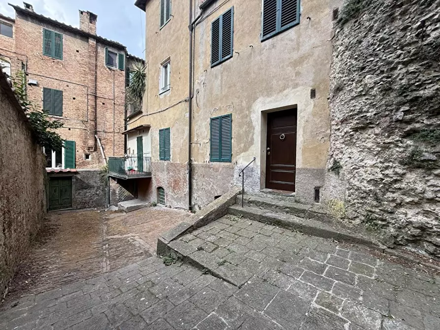 Immagine 14 di Appartamento in vendita  a Siena