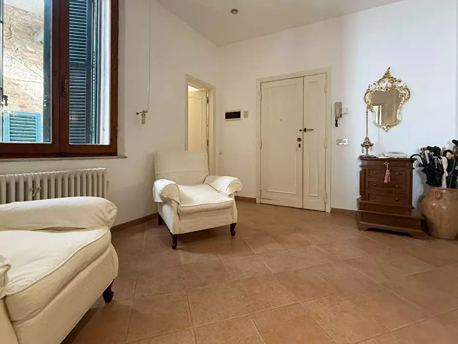 Immagine 2 di Appartamento in vendita  a Siena