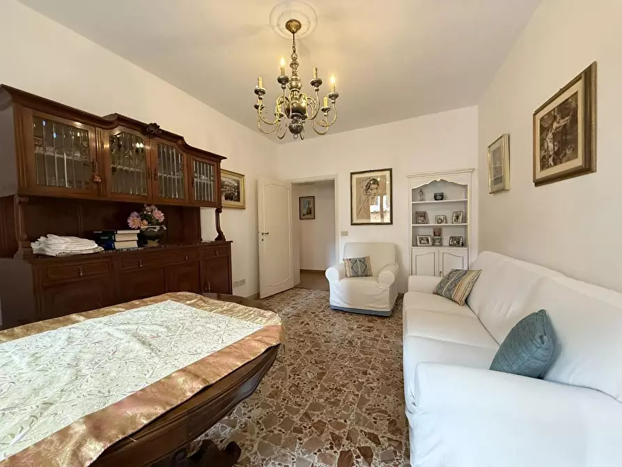 Immagine 10 di Appartamento in vendita  a Siena