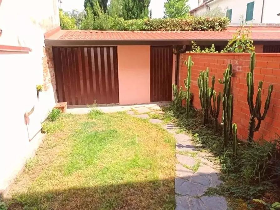 Immagine 3 di Villetta a schiera in vendita  a Carrara